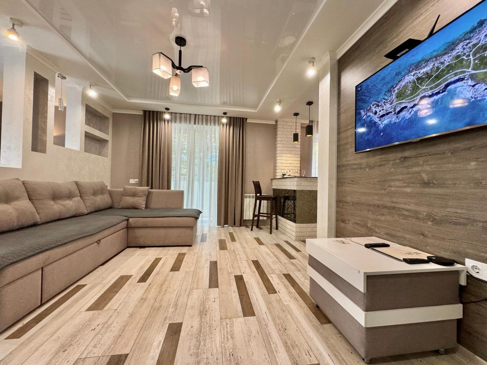 Apartpoltava Розкішна Студія З Кутовою Ванною, 1-Й Будинок Біля Корпусного Парку, Панорамний Балкон Ngoại thất bức ảnh