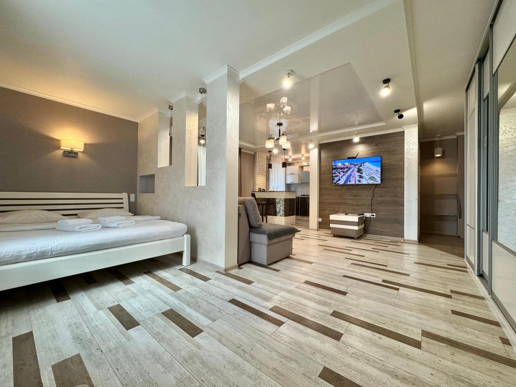Apartpoltava Розкішна Студія З Кутовою Ванною, 1-Й Будинок Біля Корпусного Парку, Панорамний Балкон Ngoại thất bức ảnh